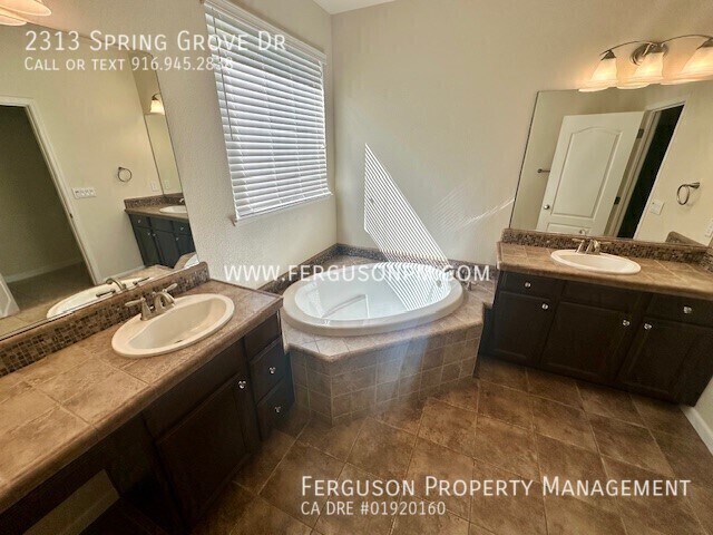 Building Photo - 2313 Spring Grove Dr