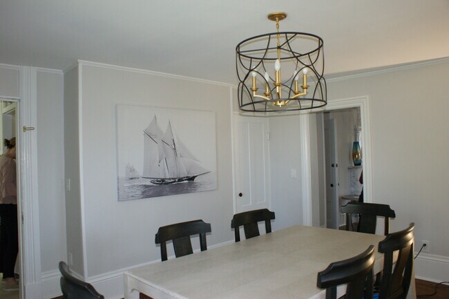 Building Photo - 35 Coggeshall Ave