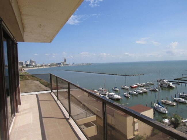 Building Photo - 1400 Ocean Dr