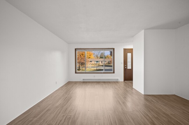 Building Photo - 1332 W Glenlord Rd