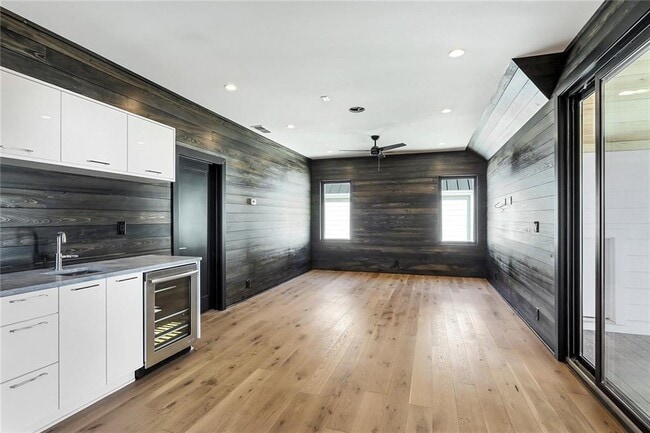 Building Photo - 2985 Lookout Pl NE