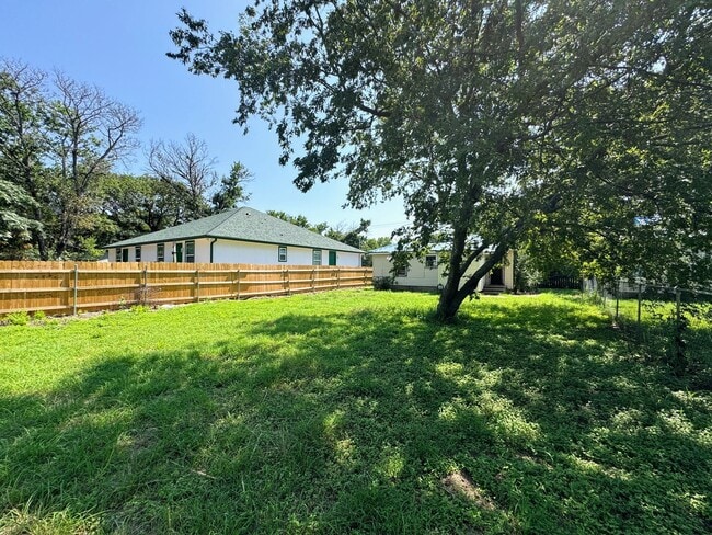 Building Photo - 1205 E Avenue G