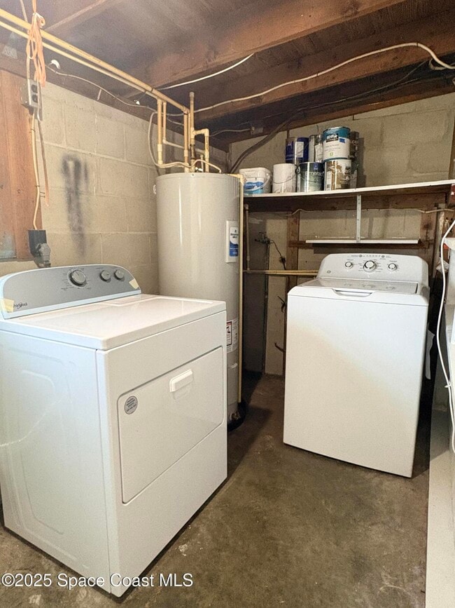 Building Photo - 1217 Pinewood Dr