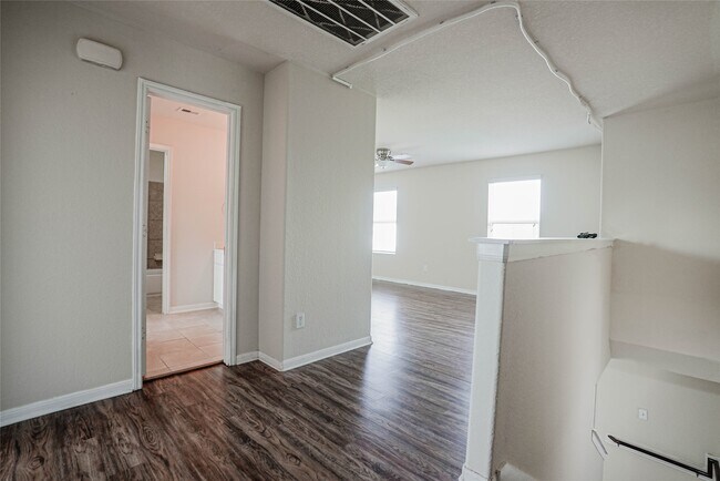 Building Photo - 3050 Thicket Path Way