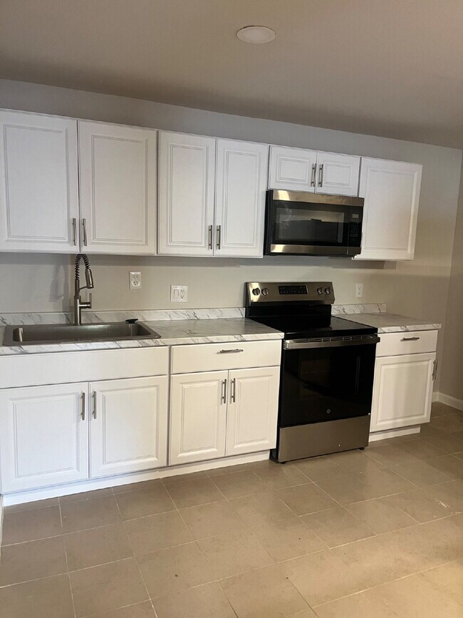 Building Photo - ALL UTILITIES INCLUDED!!