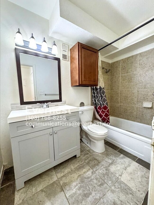 Building Photo - 2-Bedroom, 1-Bathroom Apartment in a Conve...