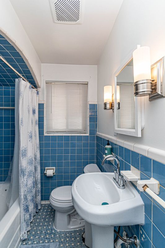 Building Photo - 21825 McCormick St