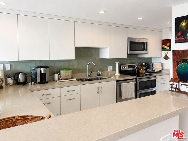 Building Photo - 4314 Marina City Dr