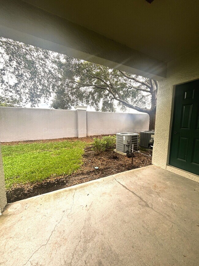 Building Photo - 10684 Savannah Wood Ct