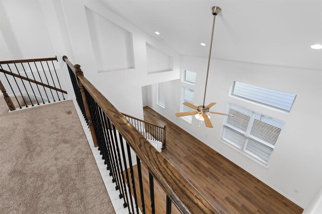 Building Photo - 348 Rend Dr