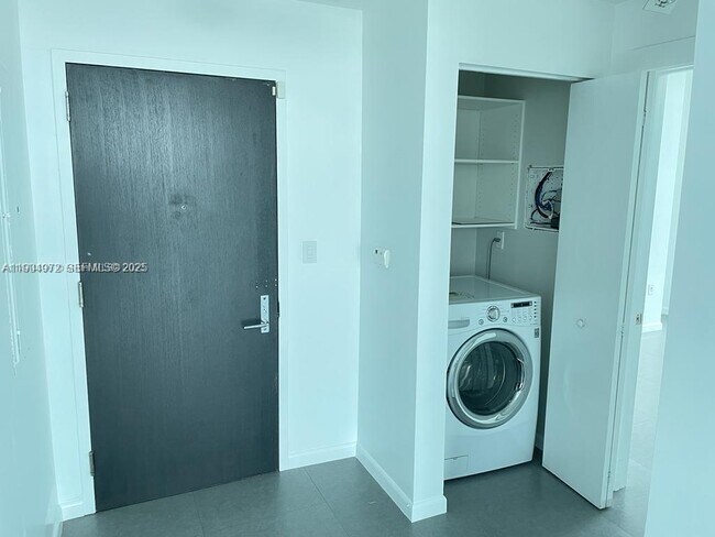 Building Photo - 900 Biscayne Blvd