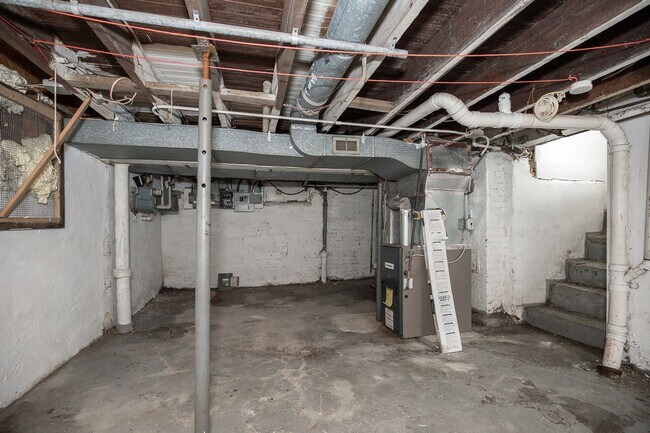 Building Photo - 3295 W 46th St