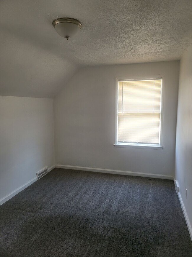 Building Photo - 18330/18332 Kelly Rd - Naama Cohen