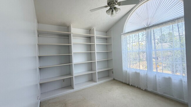 Building Photo - 611 Buttercup Dr