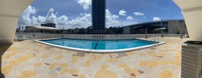 Building Photo - 1801 S Ocean Dr