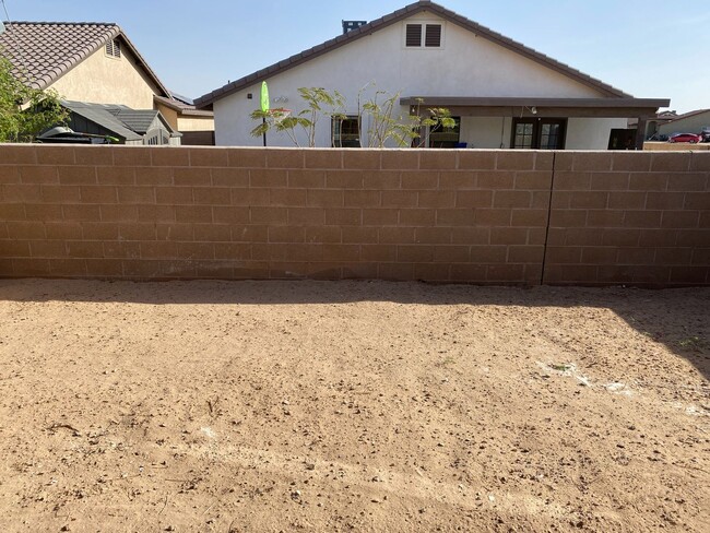 Building Photo - 2 Bedroom in a Gated Community