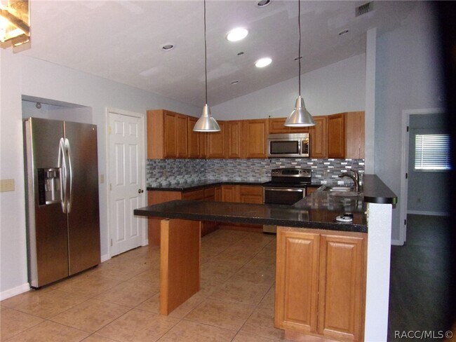 Building Photo - 721 S Apopka Ave
