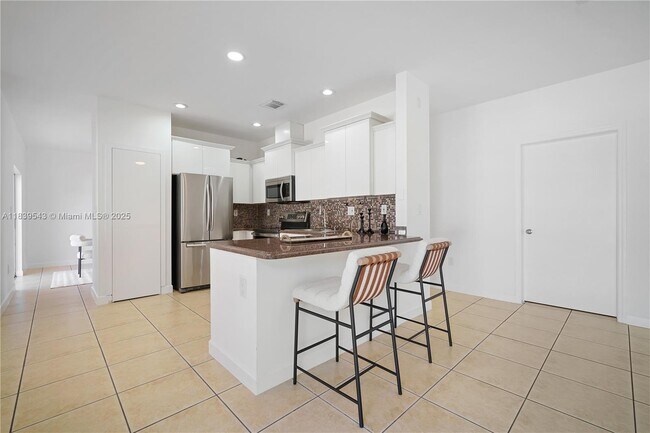 Building Photo - 2894 SW 144th Ct