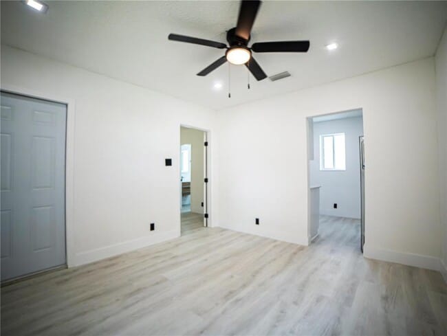 Building Photo - 412 Columbus Pky