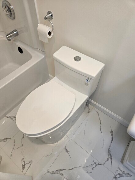 Building Photo - 77 Juniper Rd