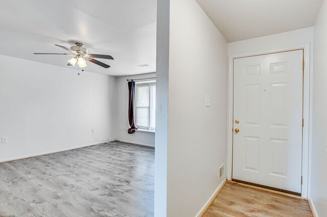 Building Photo - 825 Barkley Dr