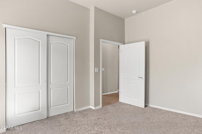 Building Photo - 12061 Hidden Gdns