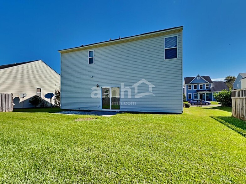 Building Photo - 225 Two Forts Rd