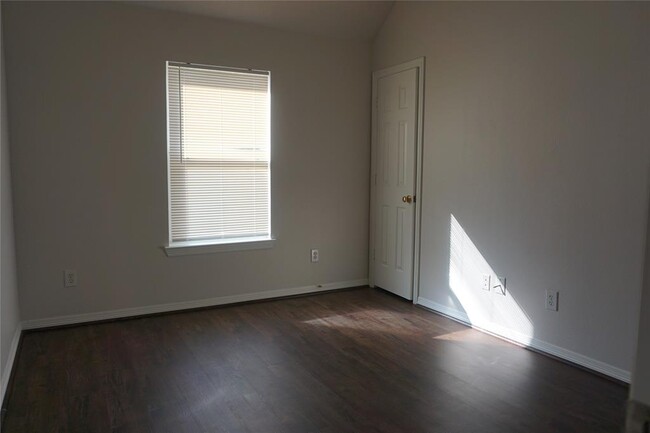 Building Photo - 17238 Laguna Trail Dr