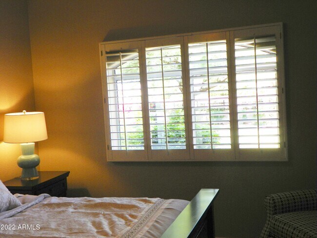 Building Photo - 8653 E Royal Palm Rd