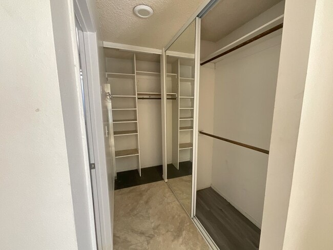 Building Photo - Charming Clovis 3/2 Home with New Solar System * Move-In Bonus! *