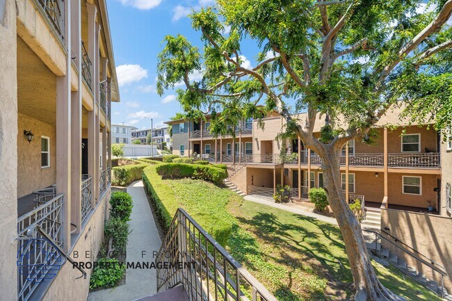 Building Photo - 5626-5628 Edgemar Ave.