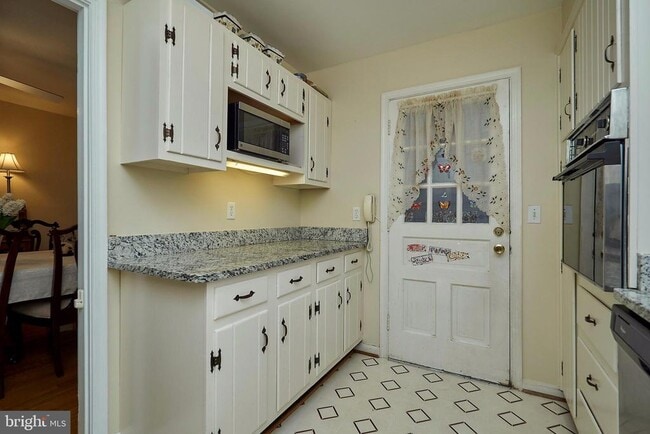 Building Photo - 3812 Wexford Dr