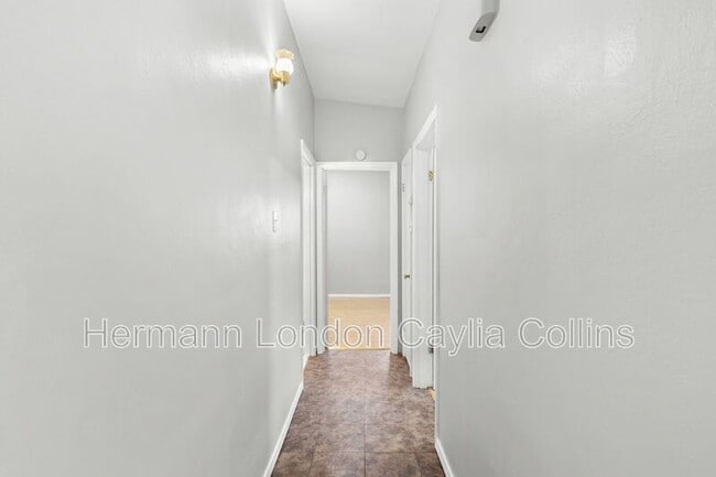 Building Photo - 9456 Calwood Dr