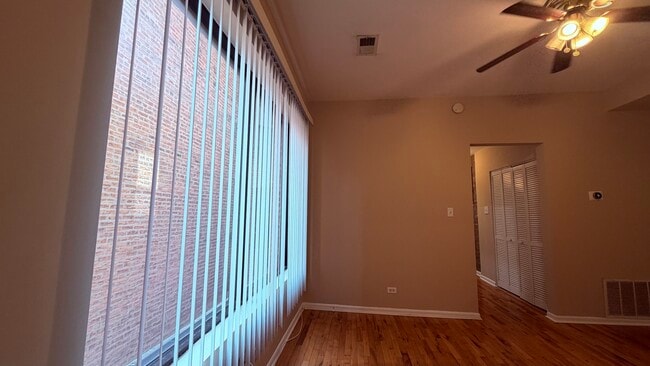 Building Photo - 4055 S Calumet Ave