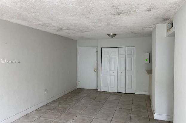 Building Photo - 8870 Fontainebleau Blvd