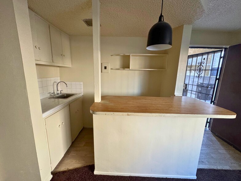 Building Photo - 2939 S Orange Dr