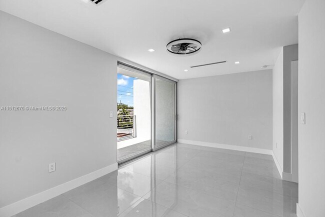 Building Photo - 320 Florida Blvd