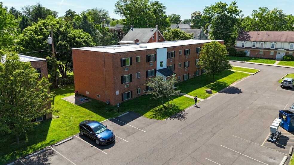 Building Photo - Meadowbrook Apartments