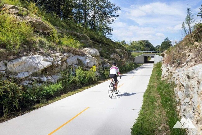 Building Photo - 28 Villa Ct SE