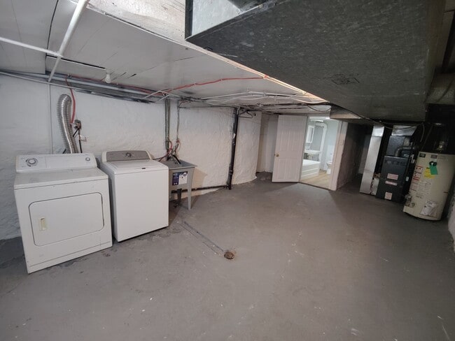 Building Photo - *Spacious & Updated 2BD/2BA Single Family ...