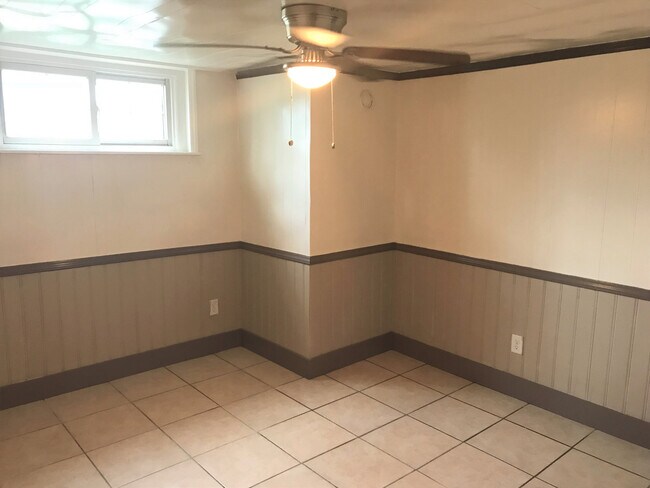 Building Photo - Ground Level Duplex Apartment