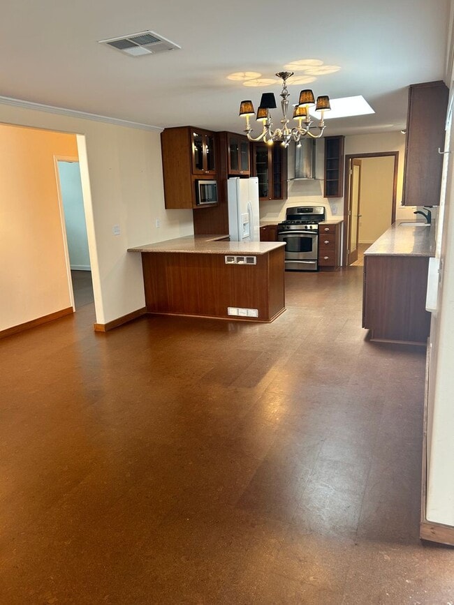 Building Photo - Spacious 3-Bedroom Home + Office/Den in De...
