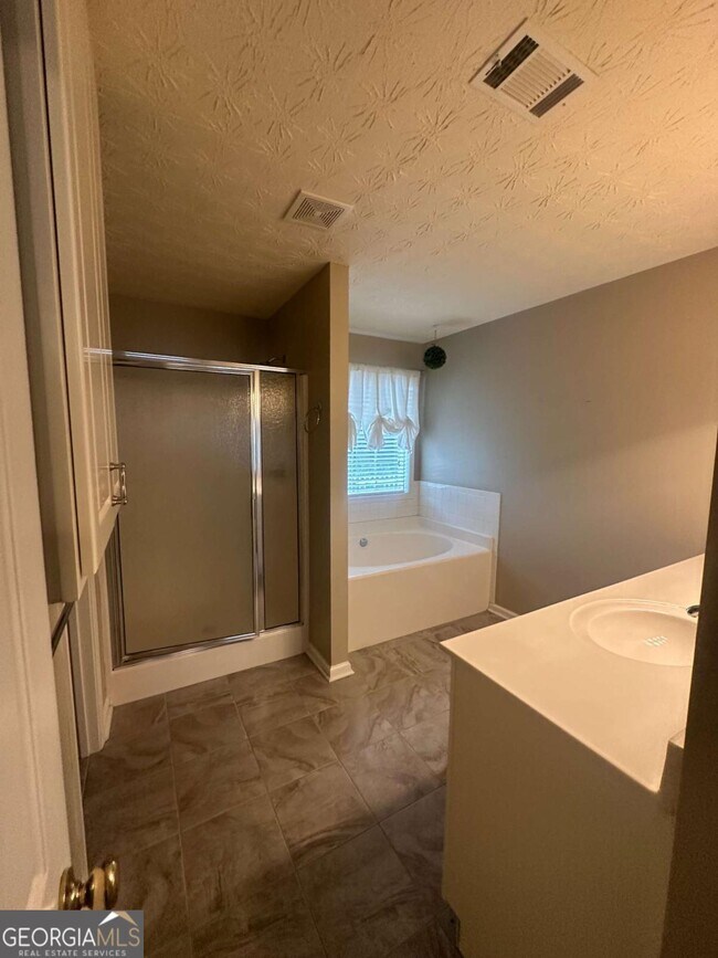 Building Photo - 4138 Deer Springs Way