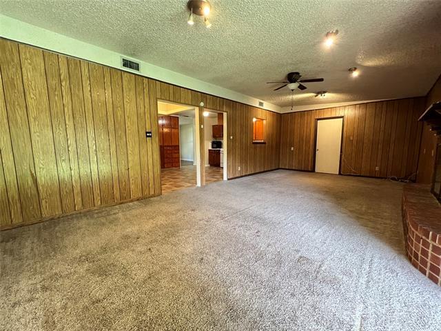 Building Photo - 916 Manhattan Dr