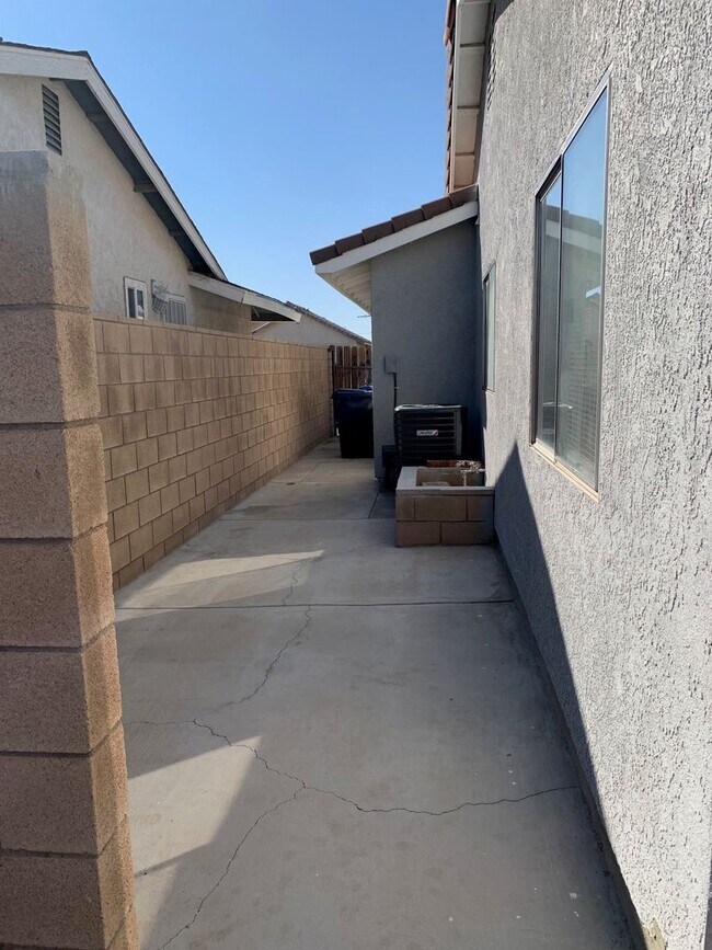 Building Photo - 16185 Tawney Ridge Ln