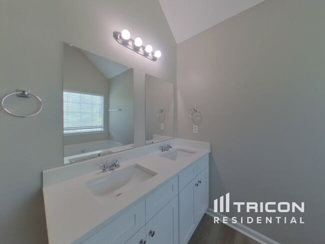 Building Photo - 731 Tullamore Way