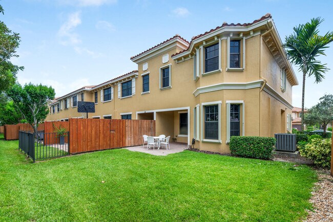 Building Photo - 10384 Wellington Parc Dr