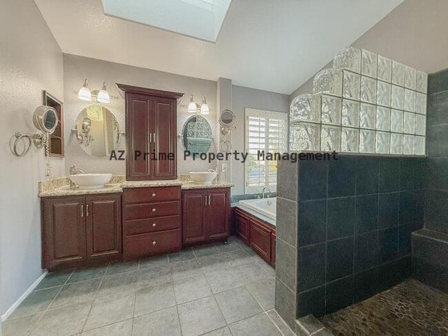 Building Photo - 260 W Calle Monte Vista