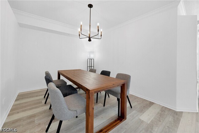 Building Photo - 6800 Satinleaf Rd S