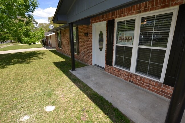 Building Photo - Must See!  Newly remodeled, 3 bdroom, 1.5 bath home in Mayfair North Subdivision